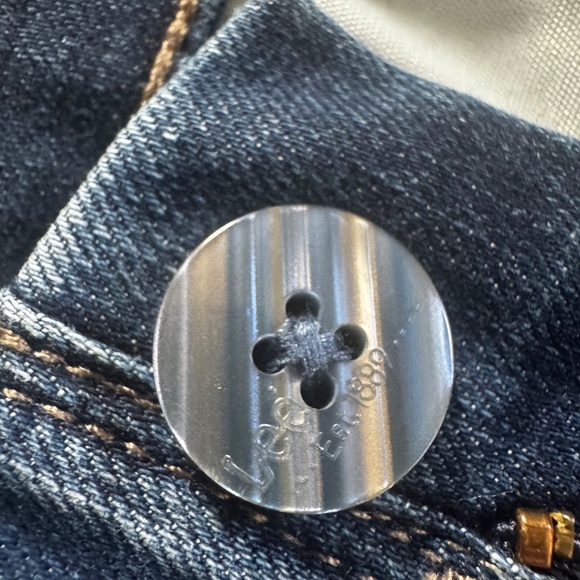 Lee Women's Legendary 5" Chino Short - Picture 4 of 5